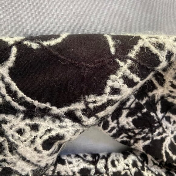 Dinh Bà Black & White Abstract Pattern Fuzzy Texture Blazer - Size Small - Picture 11 of 16